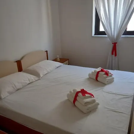 Luxury 10 Apartment